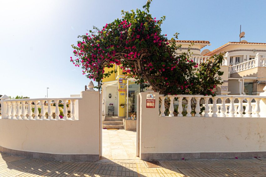 Reventa - Adosado -
Orihuela Costa - La Regia