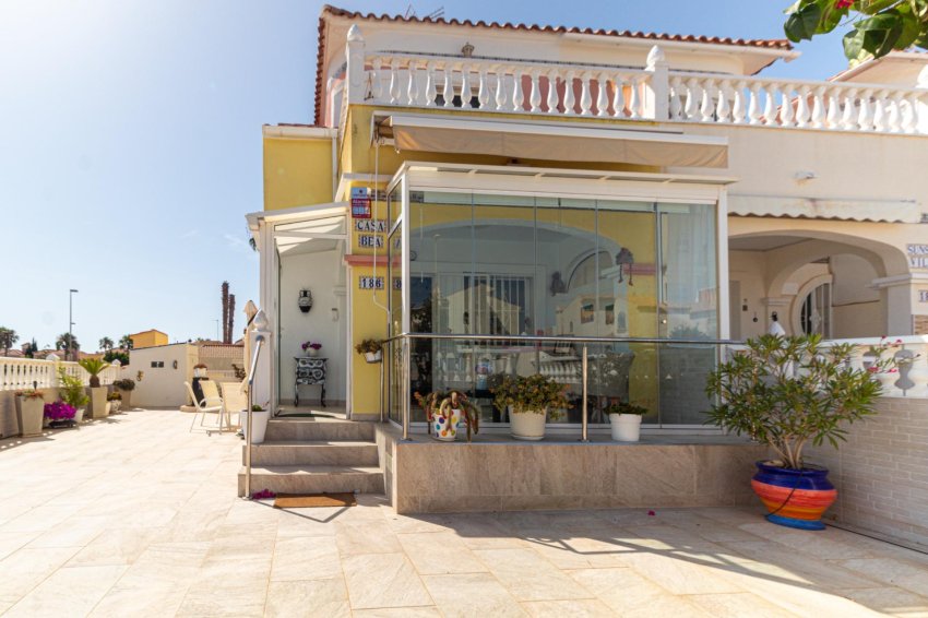 Reventa - Adosado -
Orihuela Costa - La Regia
