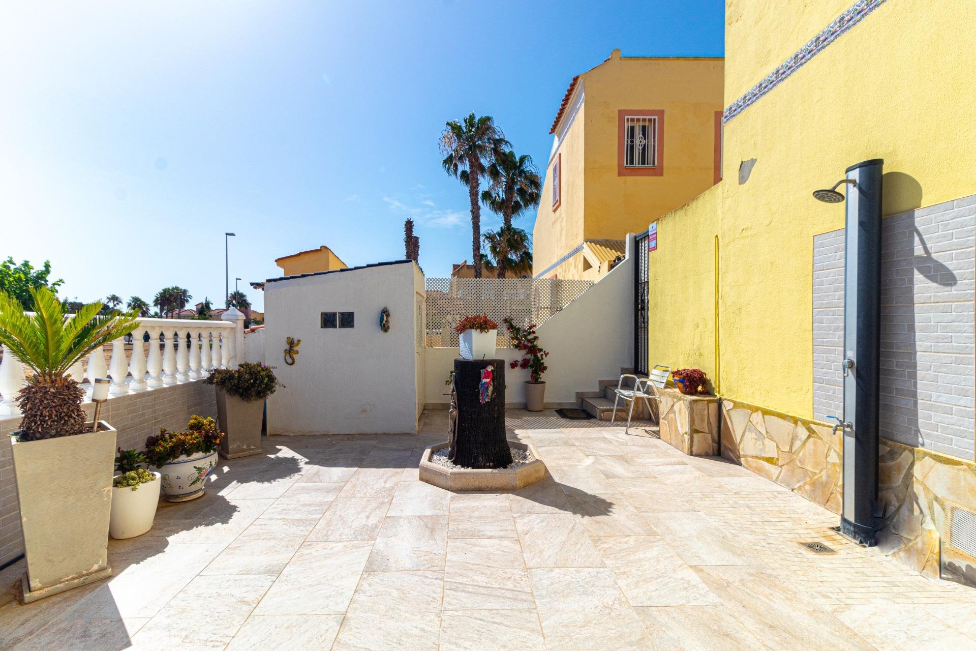 Reventa - Adosado -
Orihuela Costa - La Regia