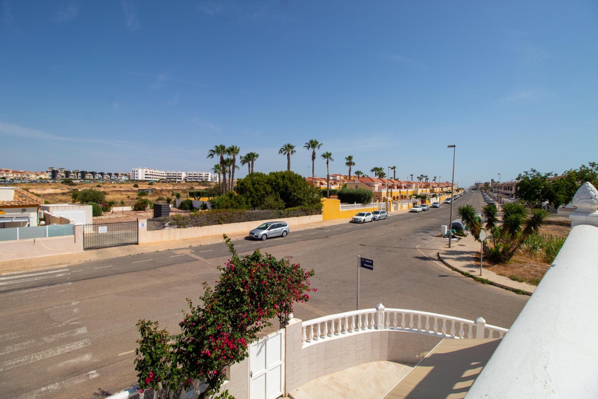 Reventa - Adosado -
Orihuela Costa - La Regia