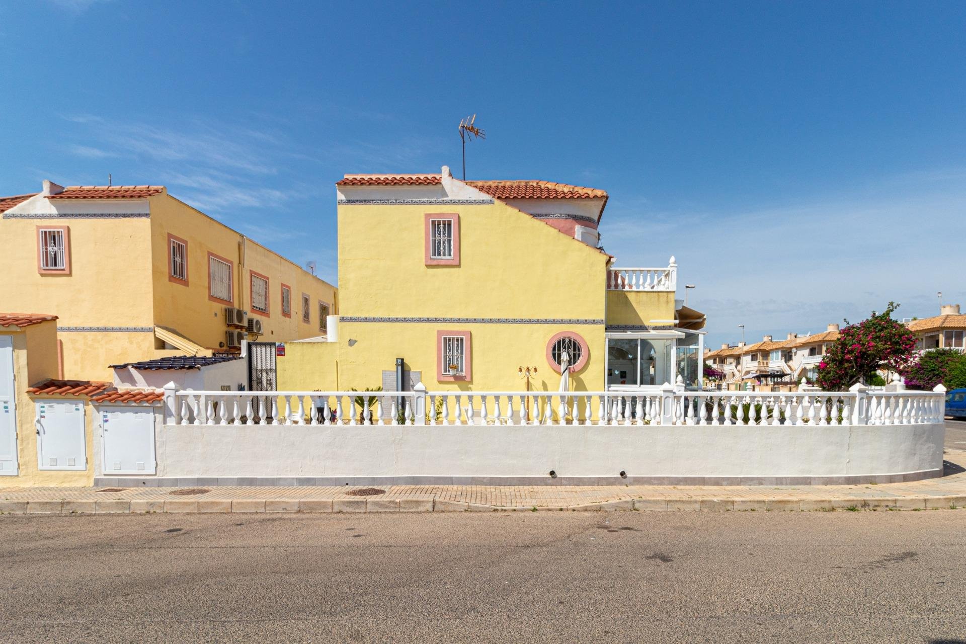 Reventa - Adosado -
Orihuela Costa - La Regia
