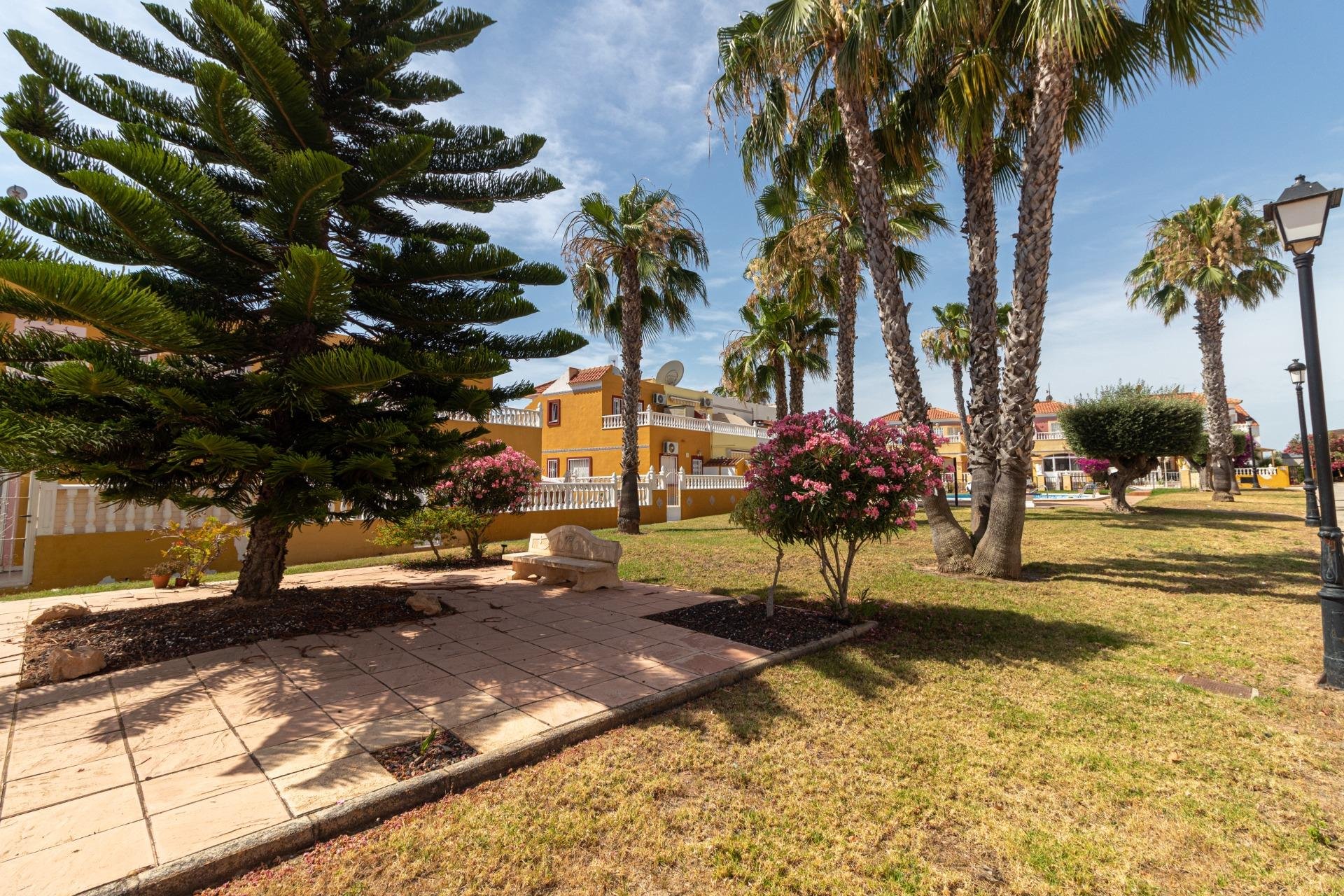 Reventa - Adosado -
Orihuela Costa - La Regia
