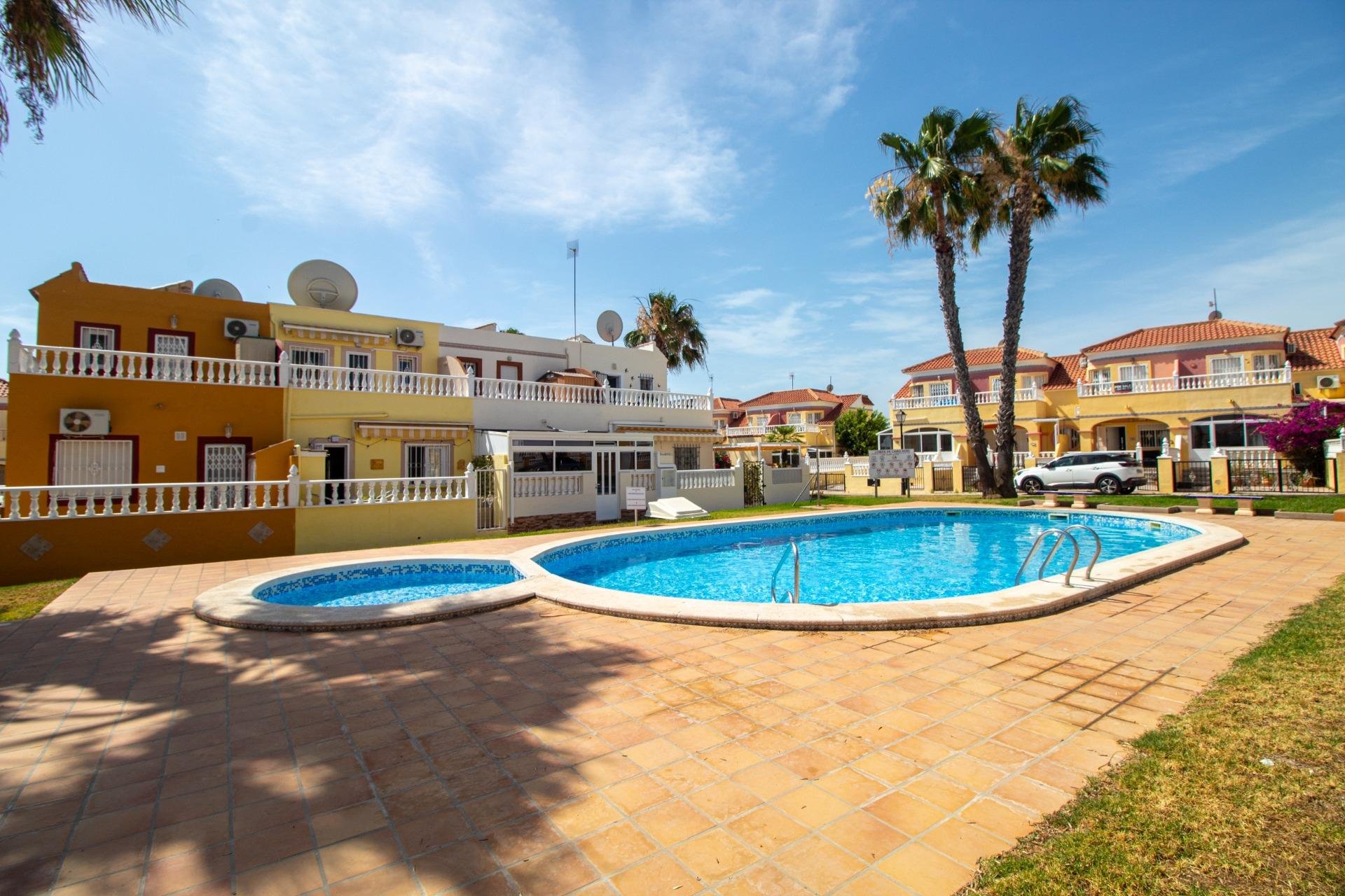 Reventa - Adosado -
Orihuela Costa - La Regia