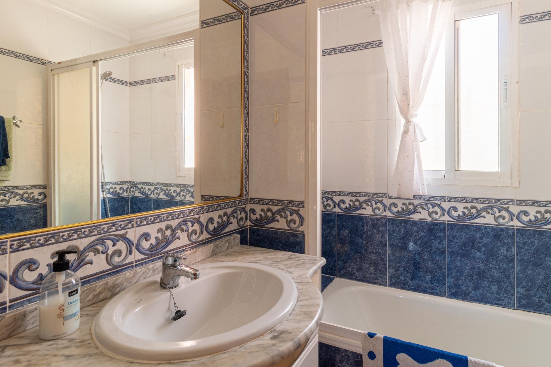 Reventa - Adosado -
Orihuela Costa - La Regia