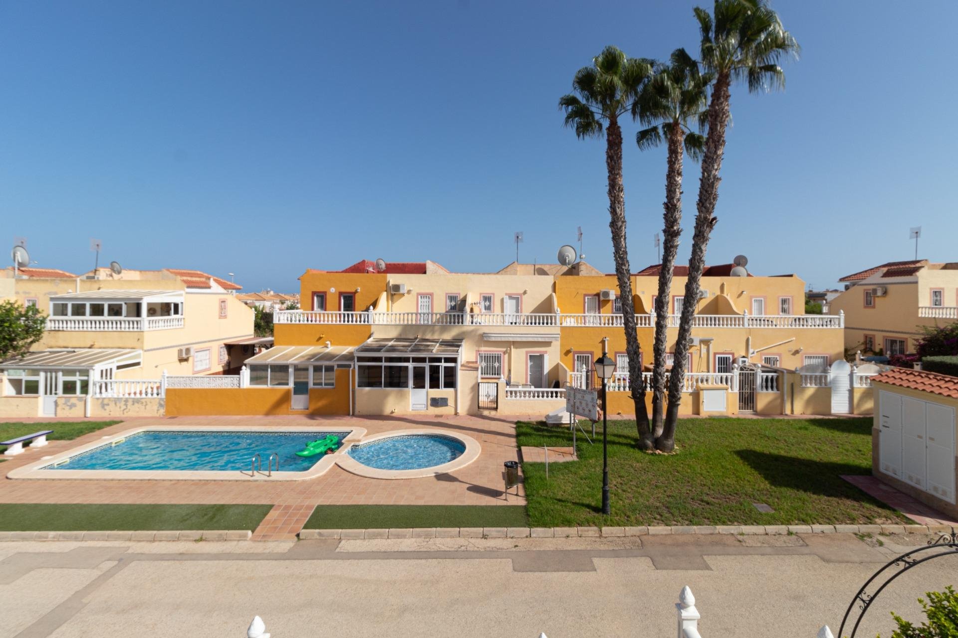 Reventa - Adosado -
Orihuela Costa - La Regia