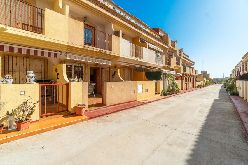 Reventa - Adosado -
Orihuela Costa - Playa Flamenca