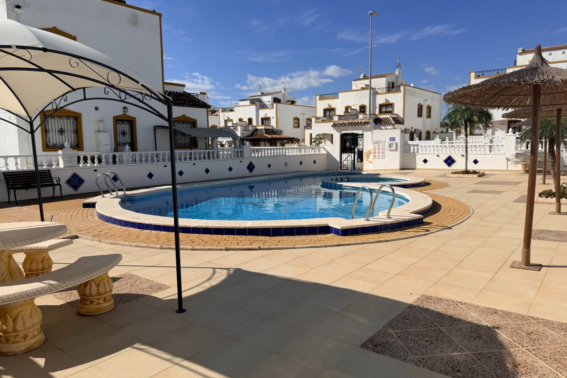 Reventa - Adosado -
Orihuela - Entre Naranjos Vistabella