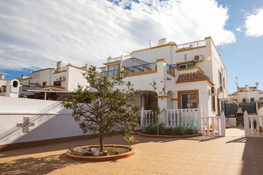 Reventa - Adosado -
Torrevieja - Jardin Del Mar