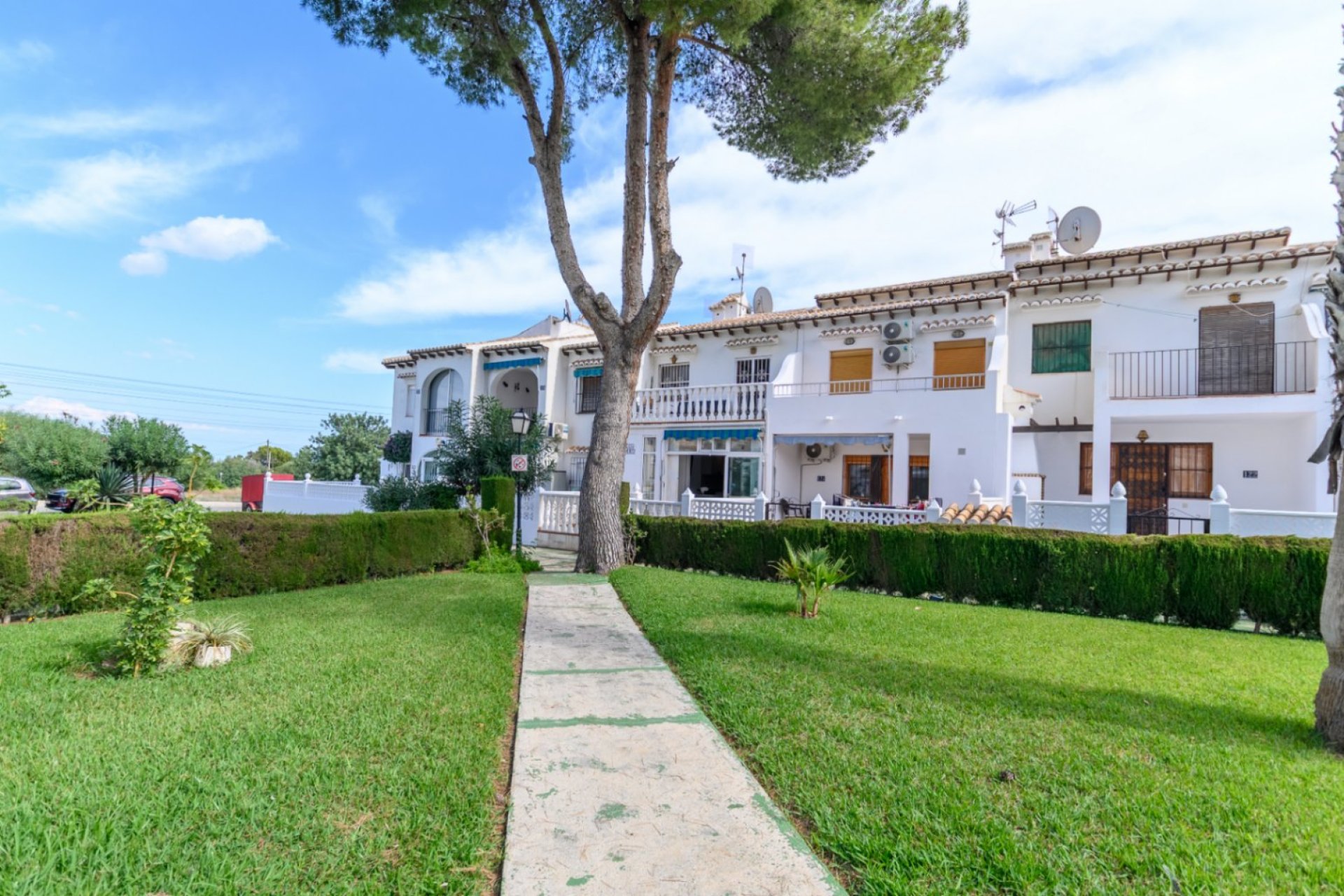 Reventa - Adosado -
Torrevieja - Lago jardin