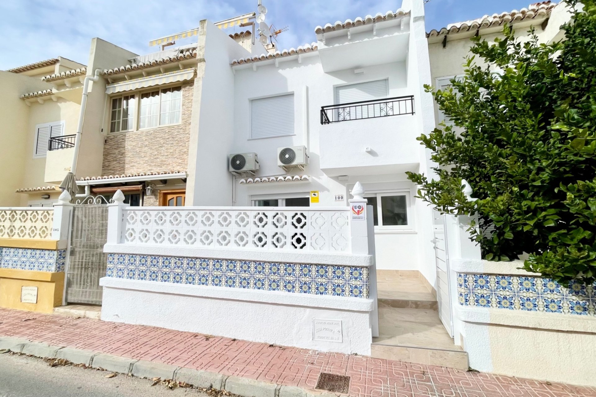 Reventa - Adosado -
Torrevieja - Los balcones