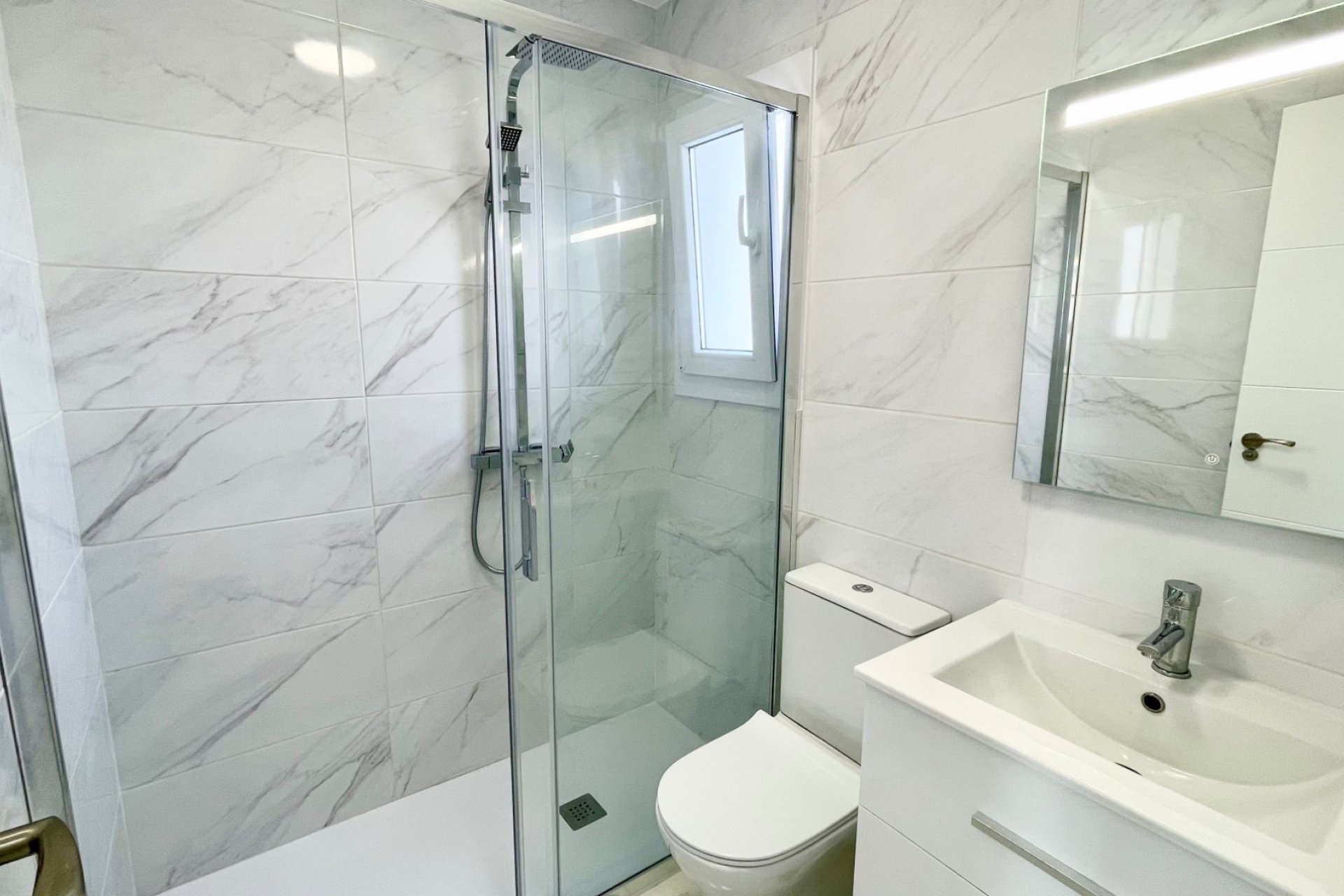 Reventa - Adosado -
Torrevieja - Los balcones