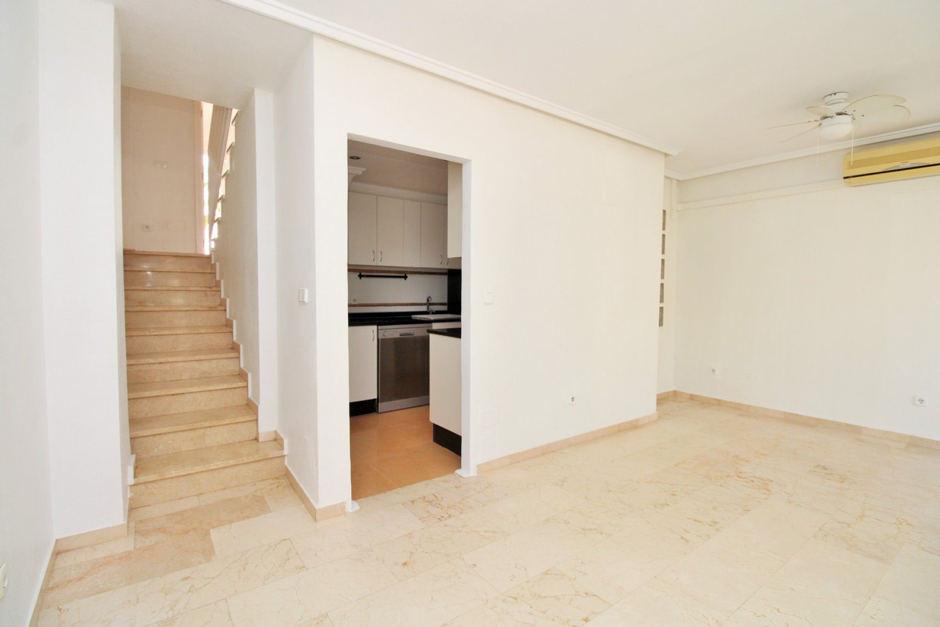 Reventa - Adosado -
Villamartin - Villamartín