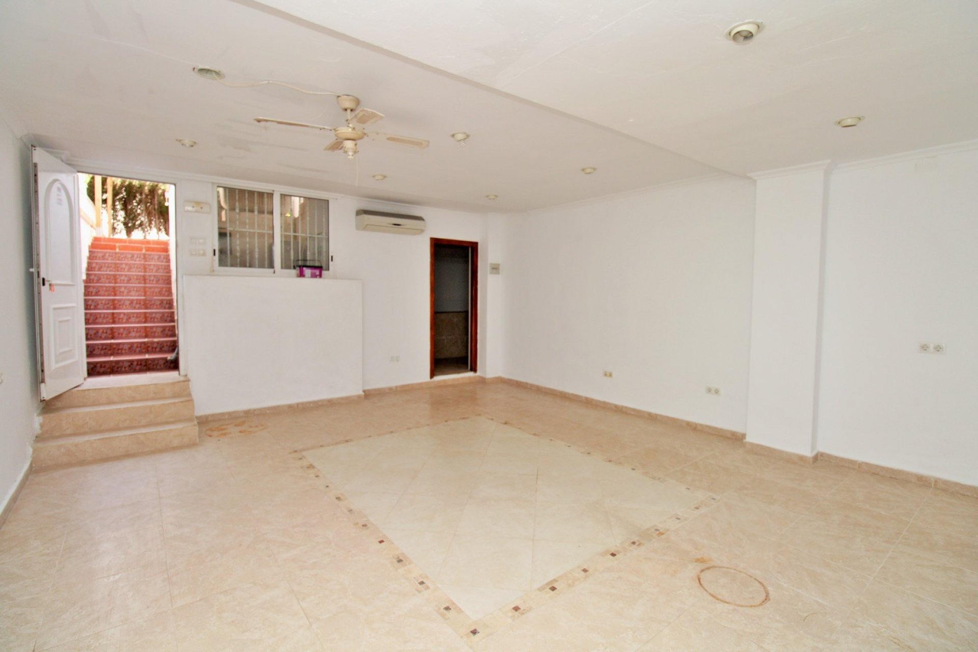 Reventa - Adosado -
Villamartin - Villamartín