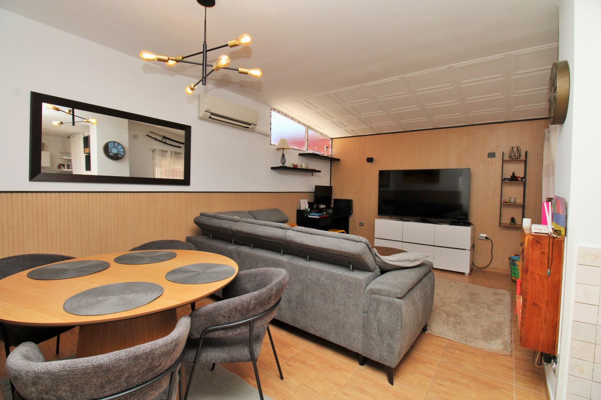 Reventa - Adosado -
Villamartin - Villamartín