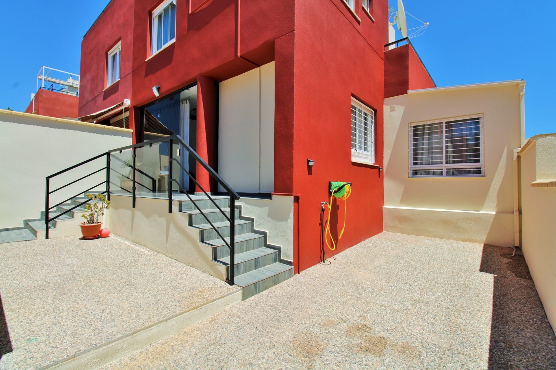 Reventa - Adosado -
Villamartin - Villamartín