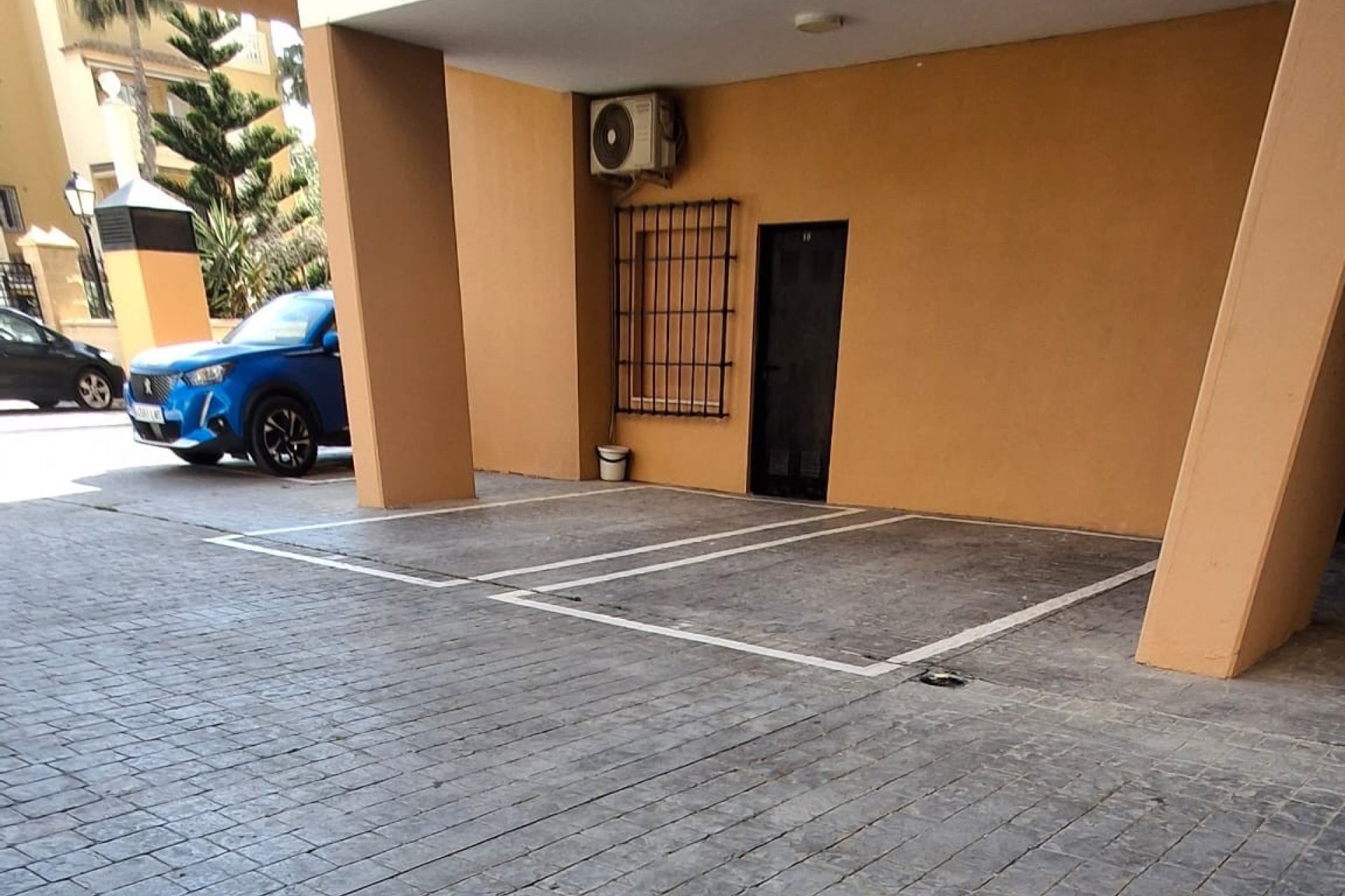 Reventa - Apartament / Duplex -
Torrevieja - Playa de los Locos