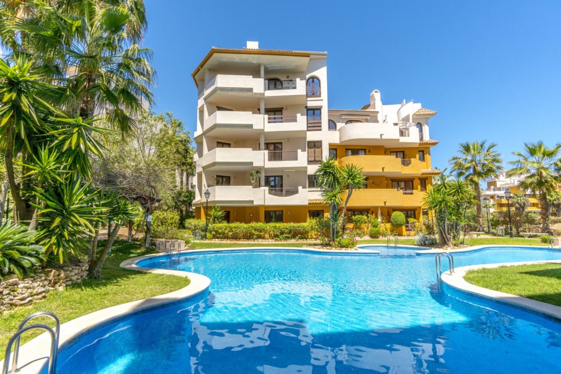 Reventa - Apartment -
Punta Prima