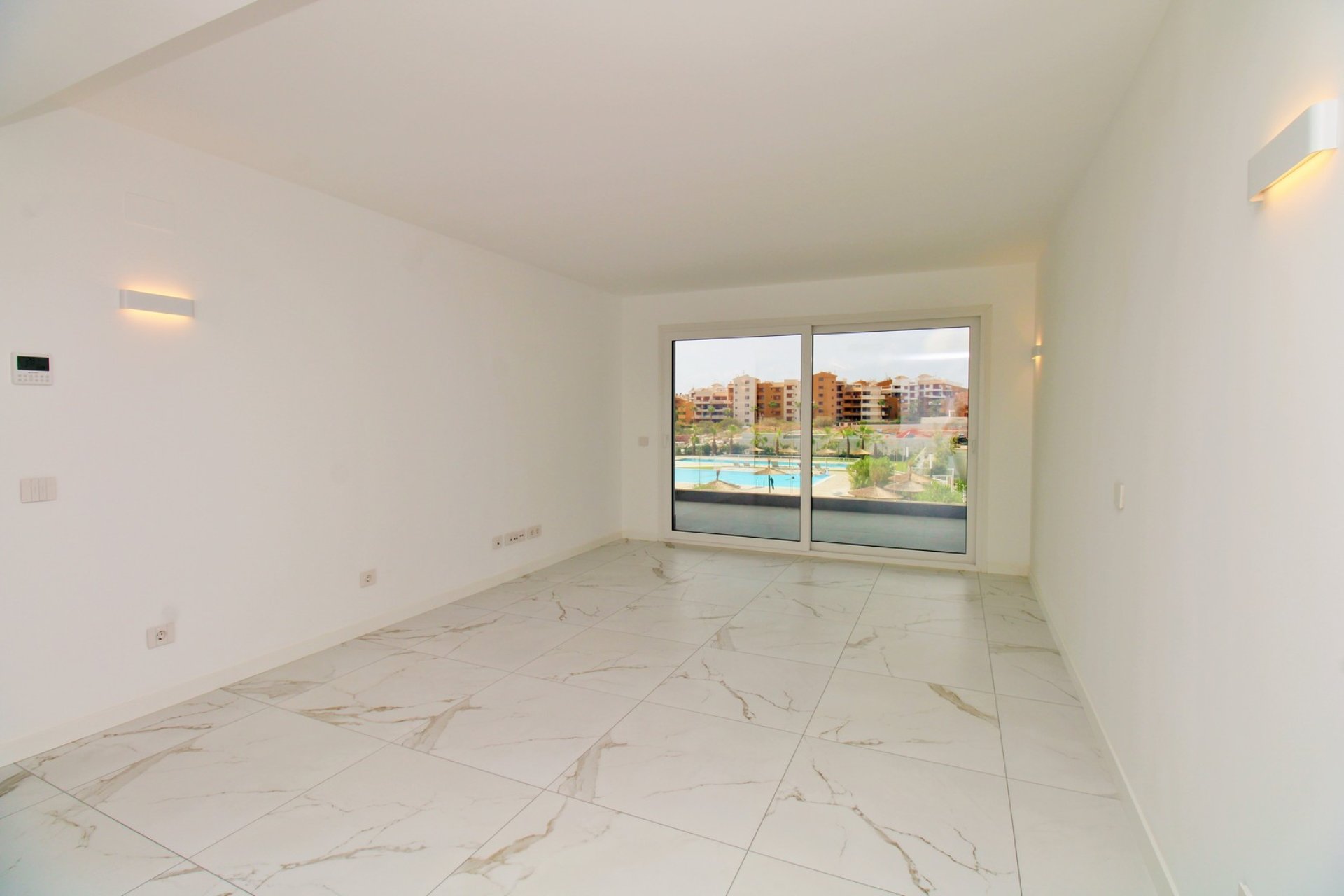 Reventa - Apartment -
Punta Prima