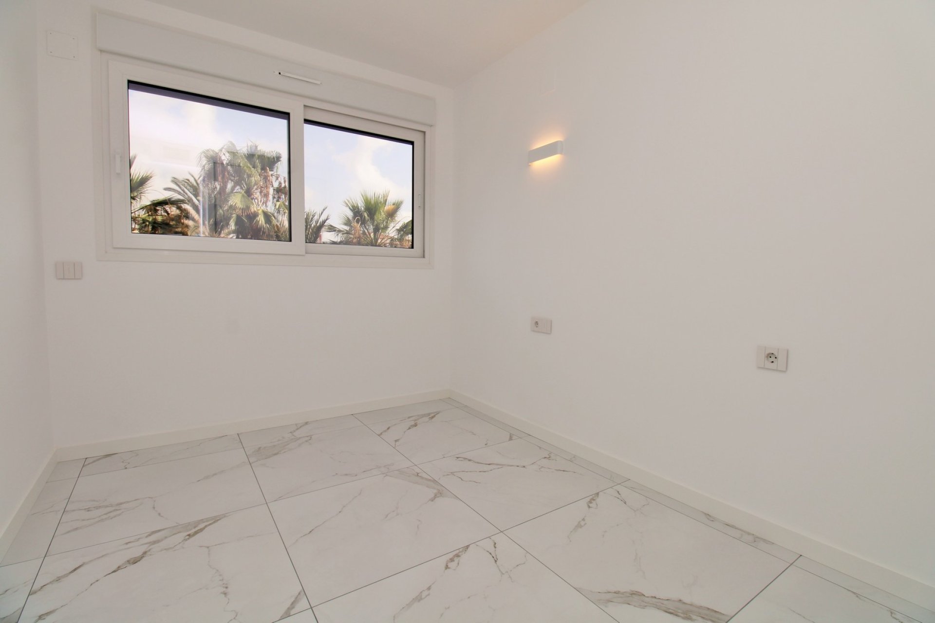 Reventa - Apartment -
Punta Prima