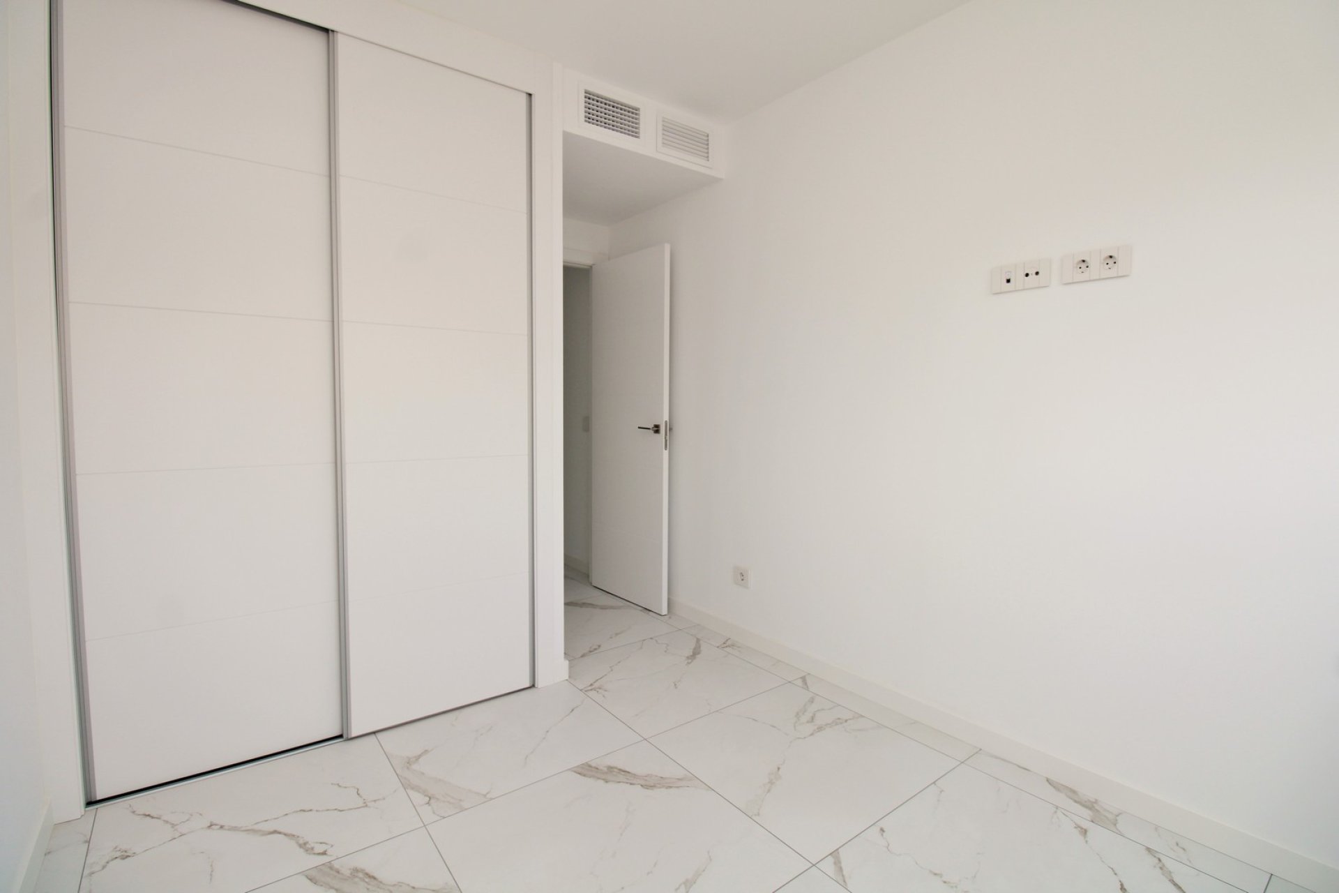 Reventa - Apartment -
Punta Prima