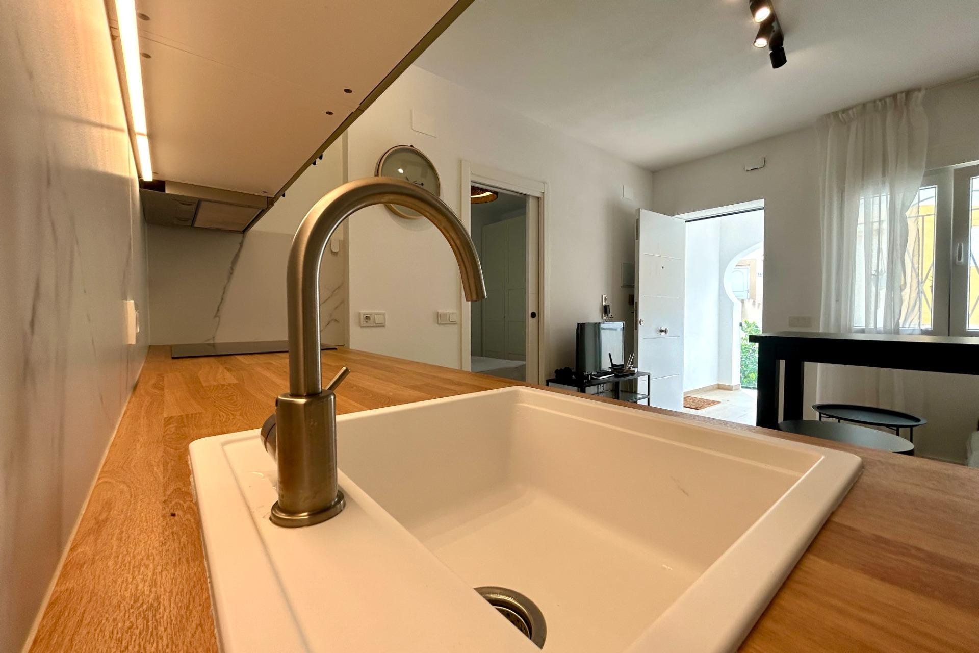 Reventa - Apartment -
San Miguel - Las filipinas