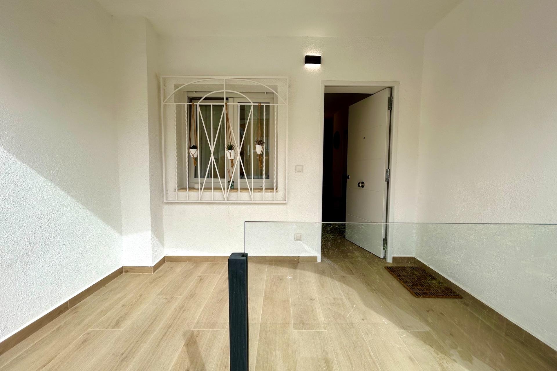 Reventa - Apartment -
San Miguel - Las filipinas