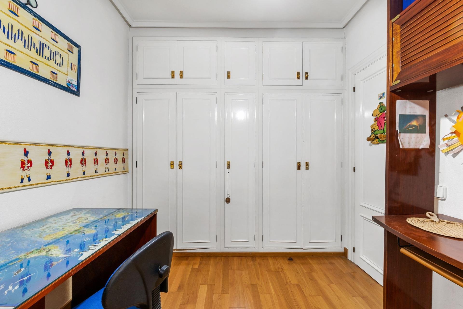 Reventa - Apartment -
Torrevieja - Centro - Muelle Pesquero