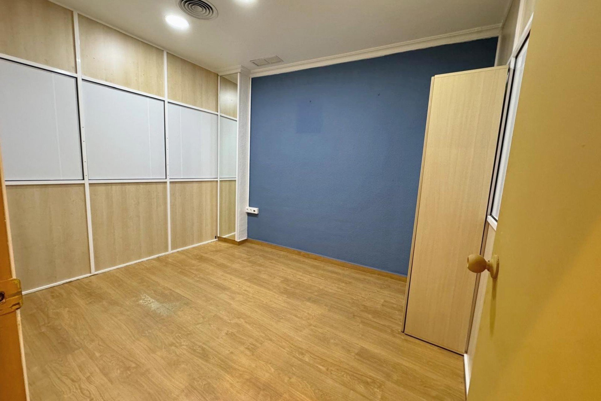 Reventa - Commercial Unit -
Guardamar del Segura - Centro