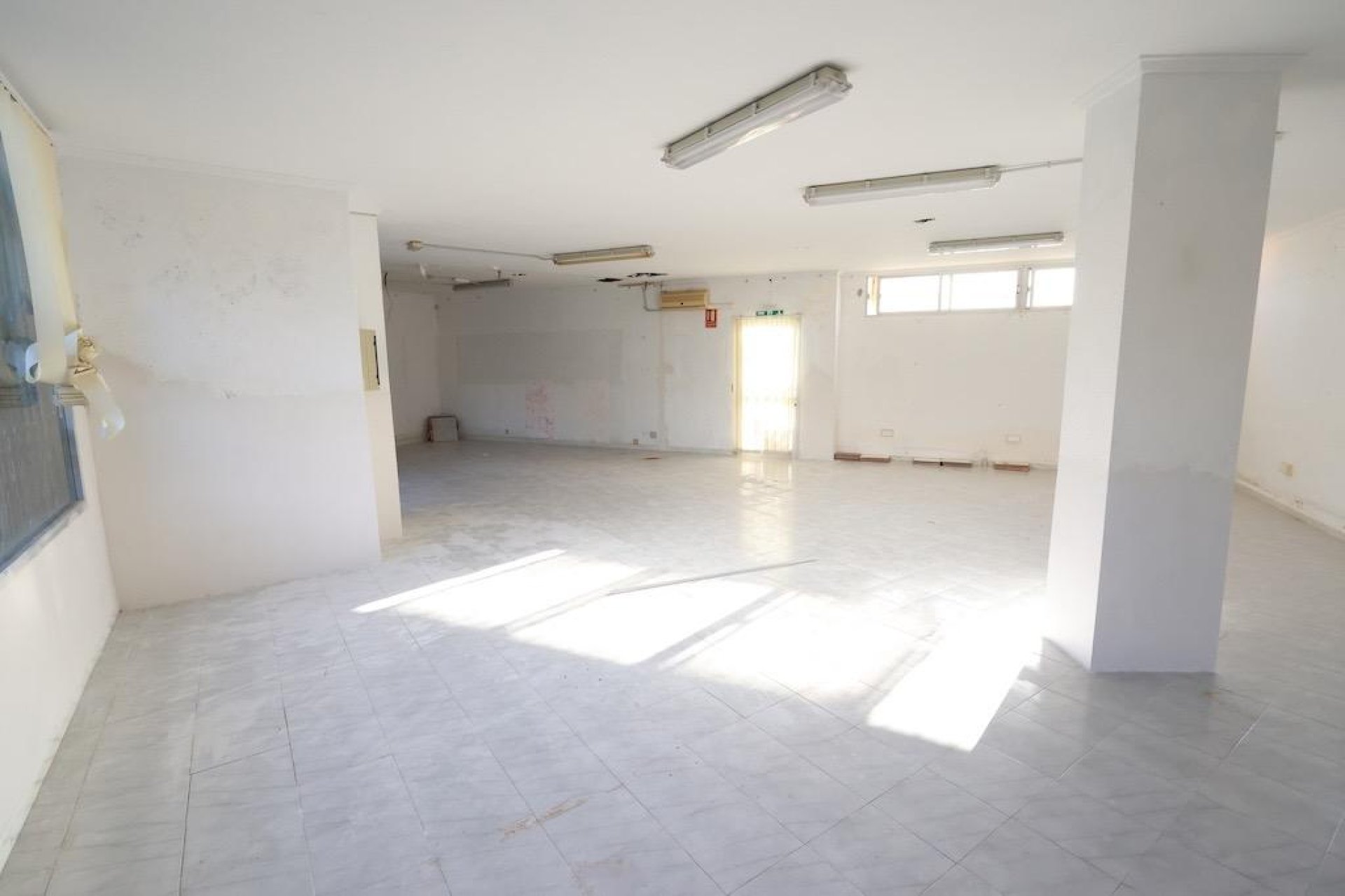 Reventa - Commercial Unit -
Orihuela Costa - La Zenia