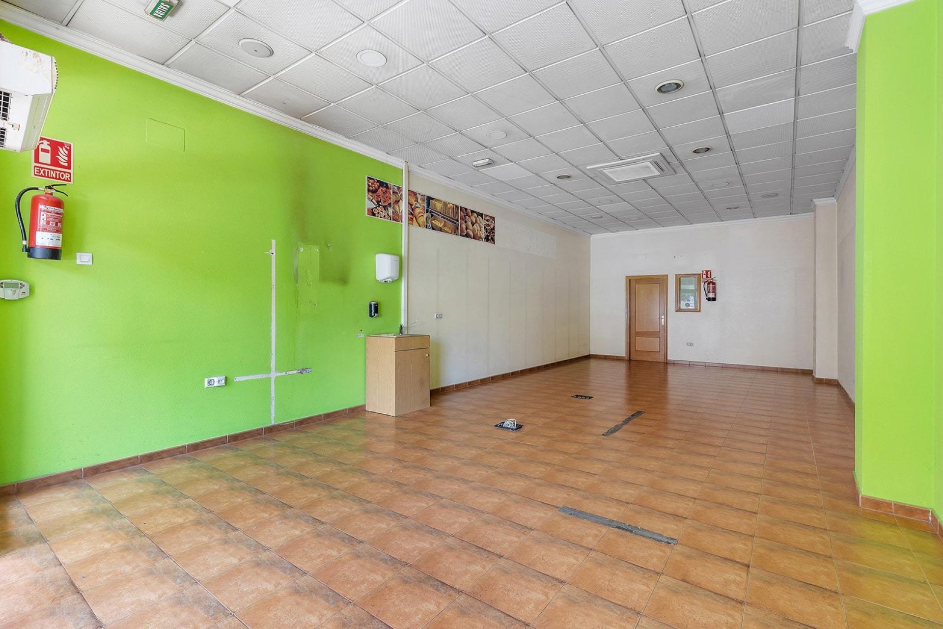 Reventa - Commercial Unit -
Torrevieja - Center