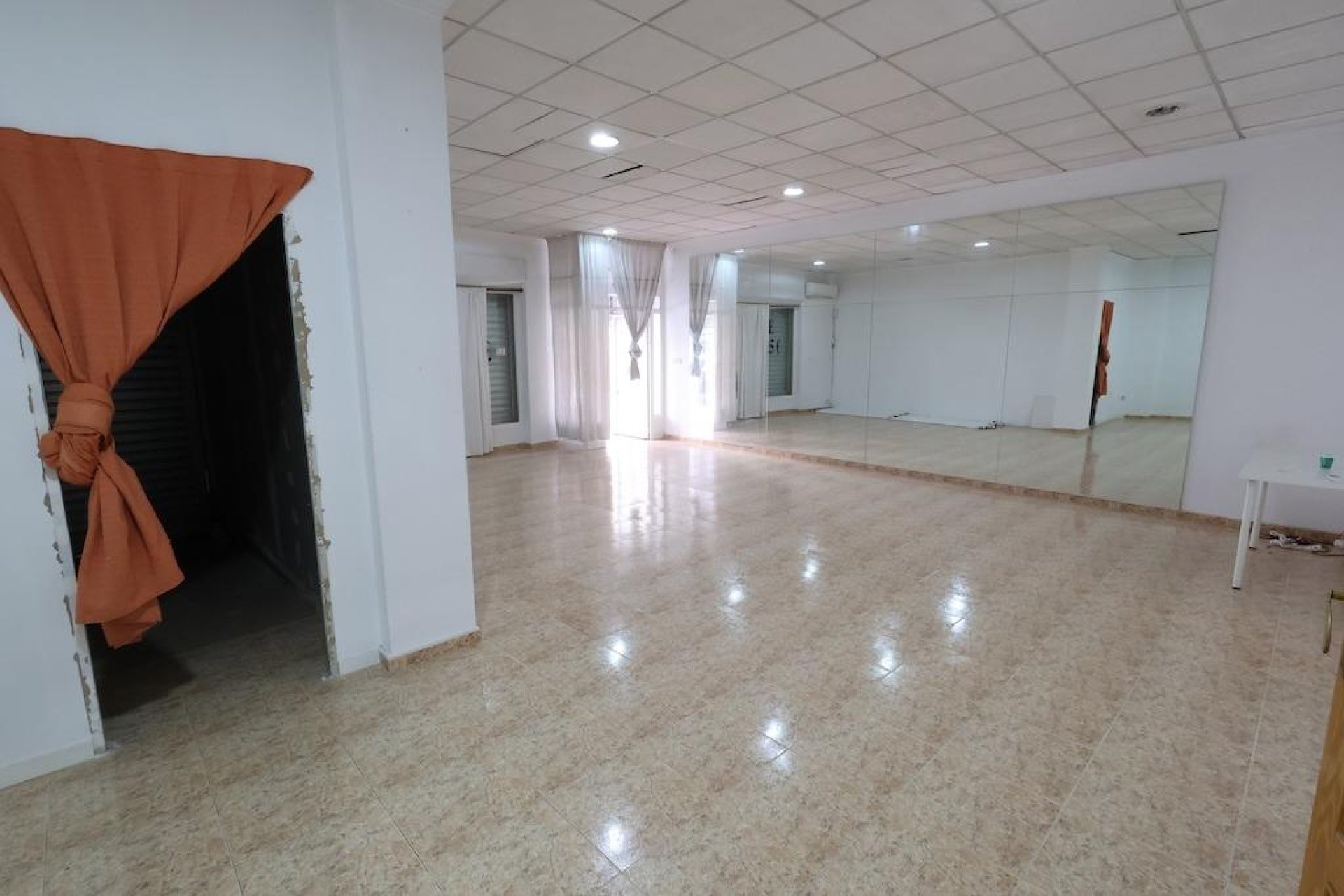 Reventa - Commercial Unit -
Torrevieja - Center