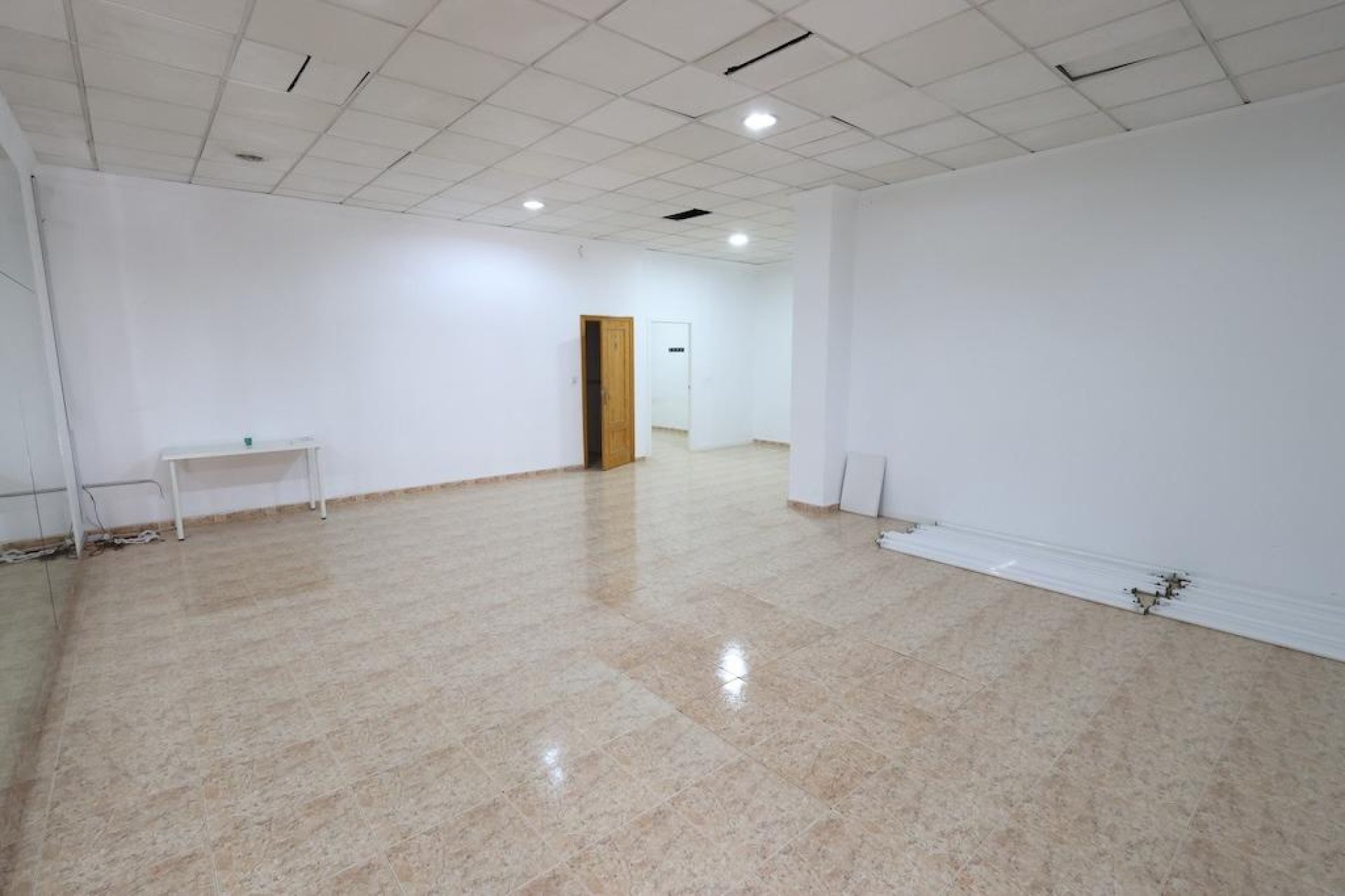 Reventa - Commercial Unit -
Torrevieja - Center