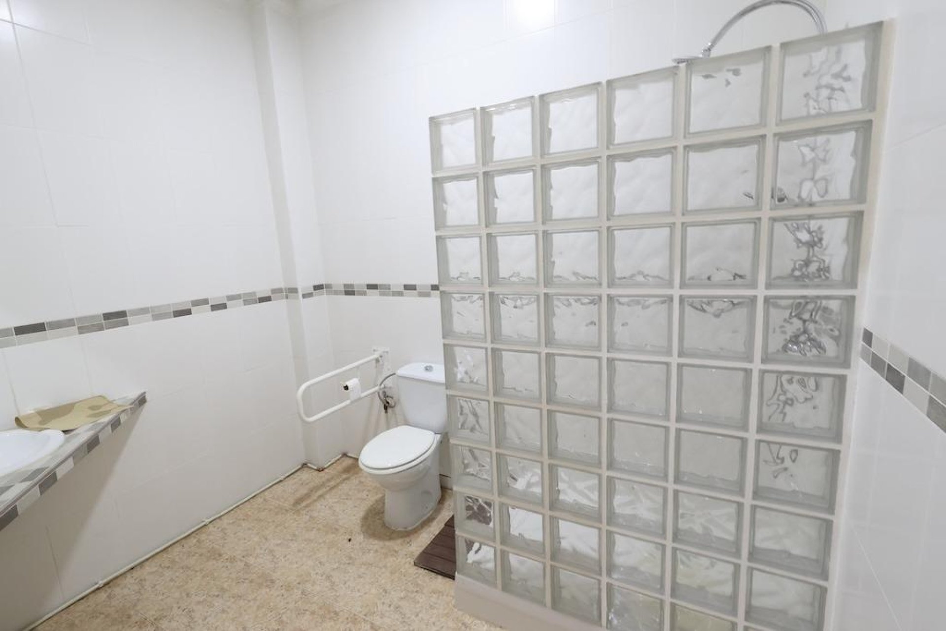Reventa - Commercial Unit -
Torrevieja - Center