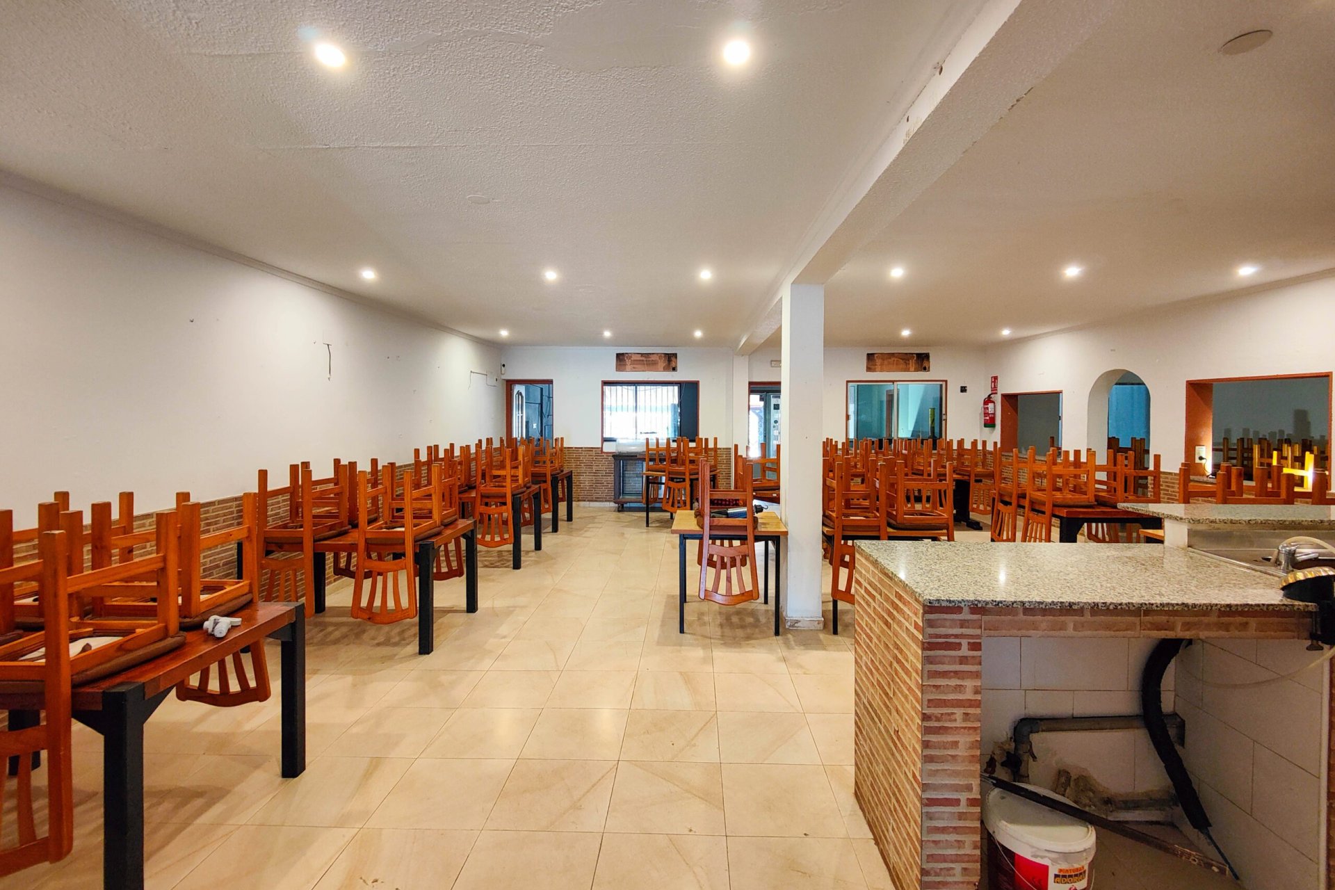 Reventa - Commercial Unit -
Torrevieja - La Siesta - El Salado - Torreta