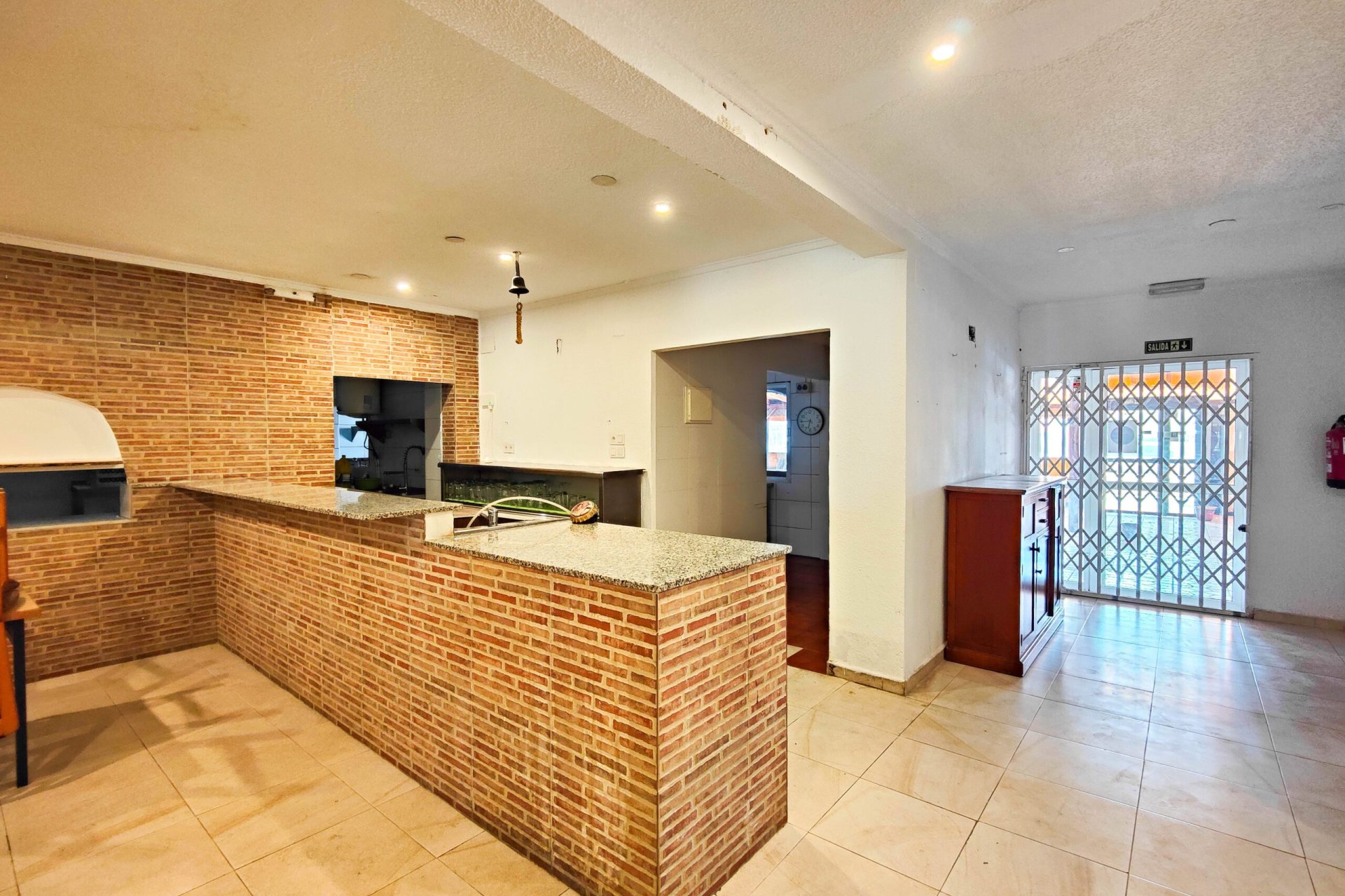 Reventa - Commercial Unit -
Torrevieja - La Siesta - El Salado - Torreta