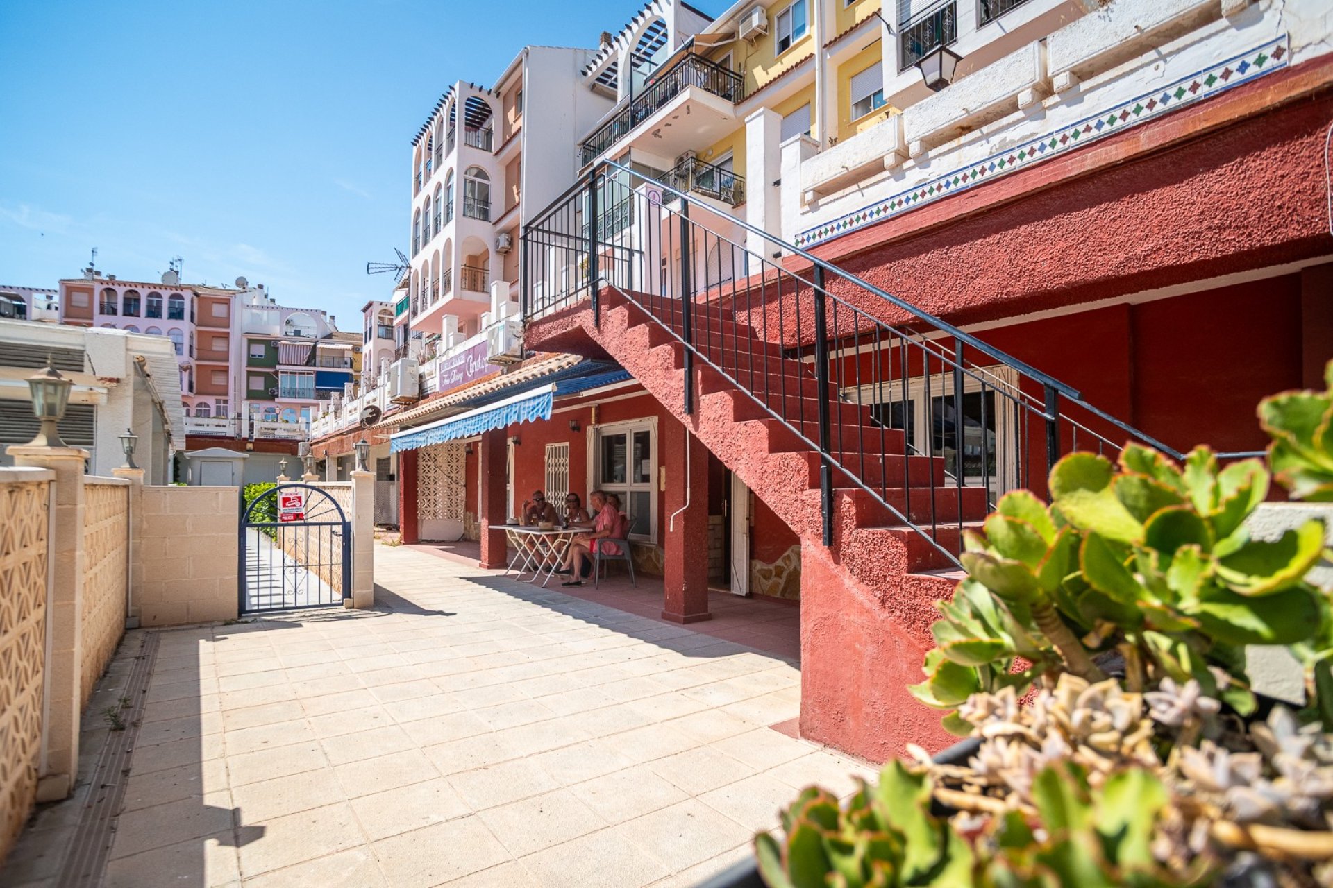 Reventa - Commercial Unit -
Torrevieja - La Veleta
