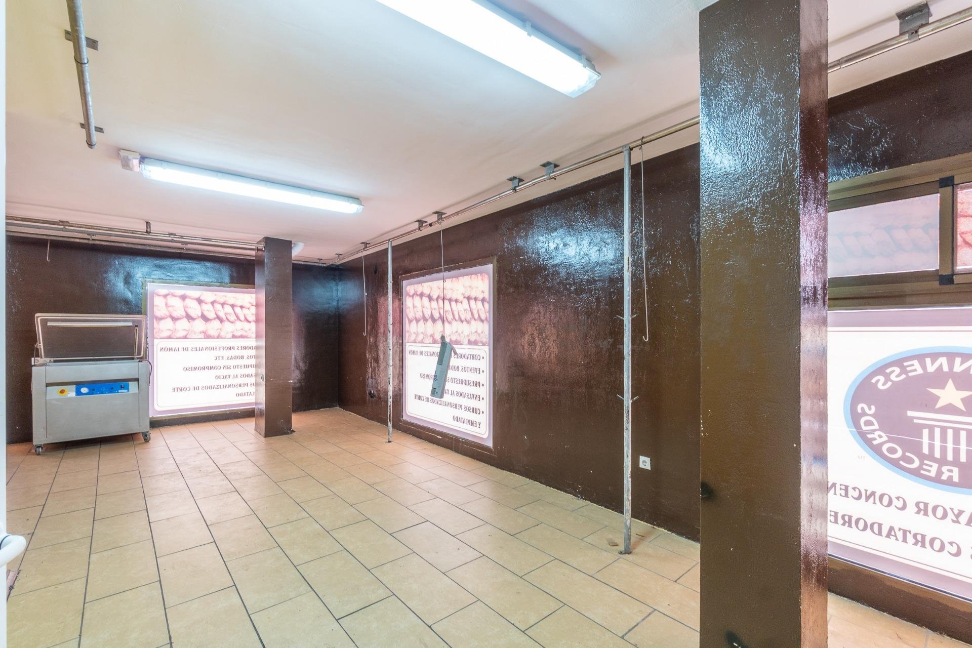 Reventa - Commercial Unit -
Torrevieja - Paseo maritimo