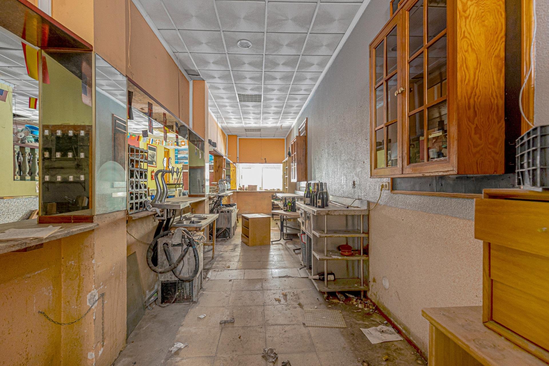 Reventa - Commercial Unit -
Torrevieja - Playa del Cura