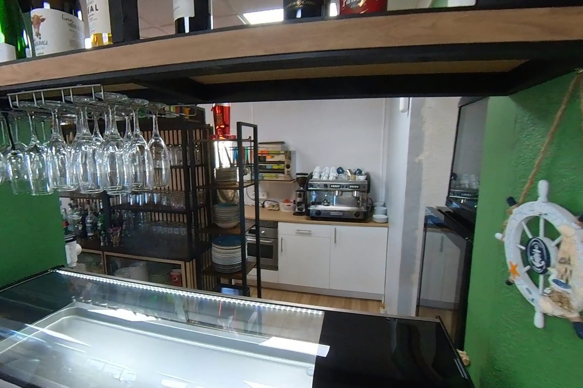 Reventa - Commercial Unit -
Torrevieja - Puerto