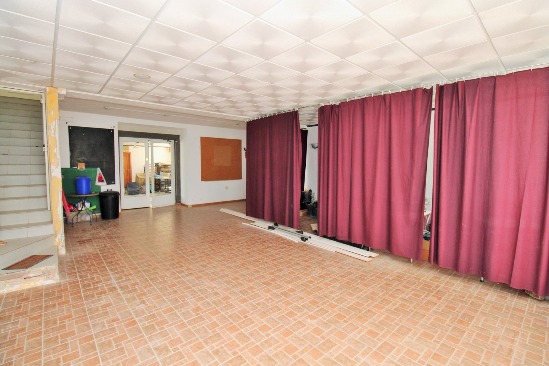 Reventa - Commercial Unit -
Villamartin - Villamartín