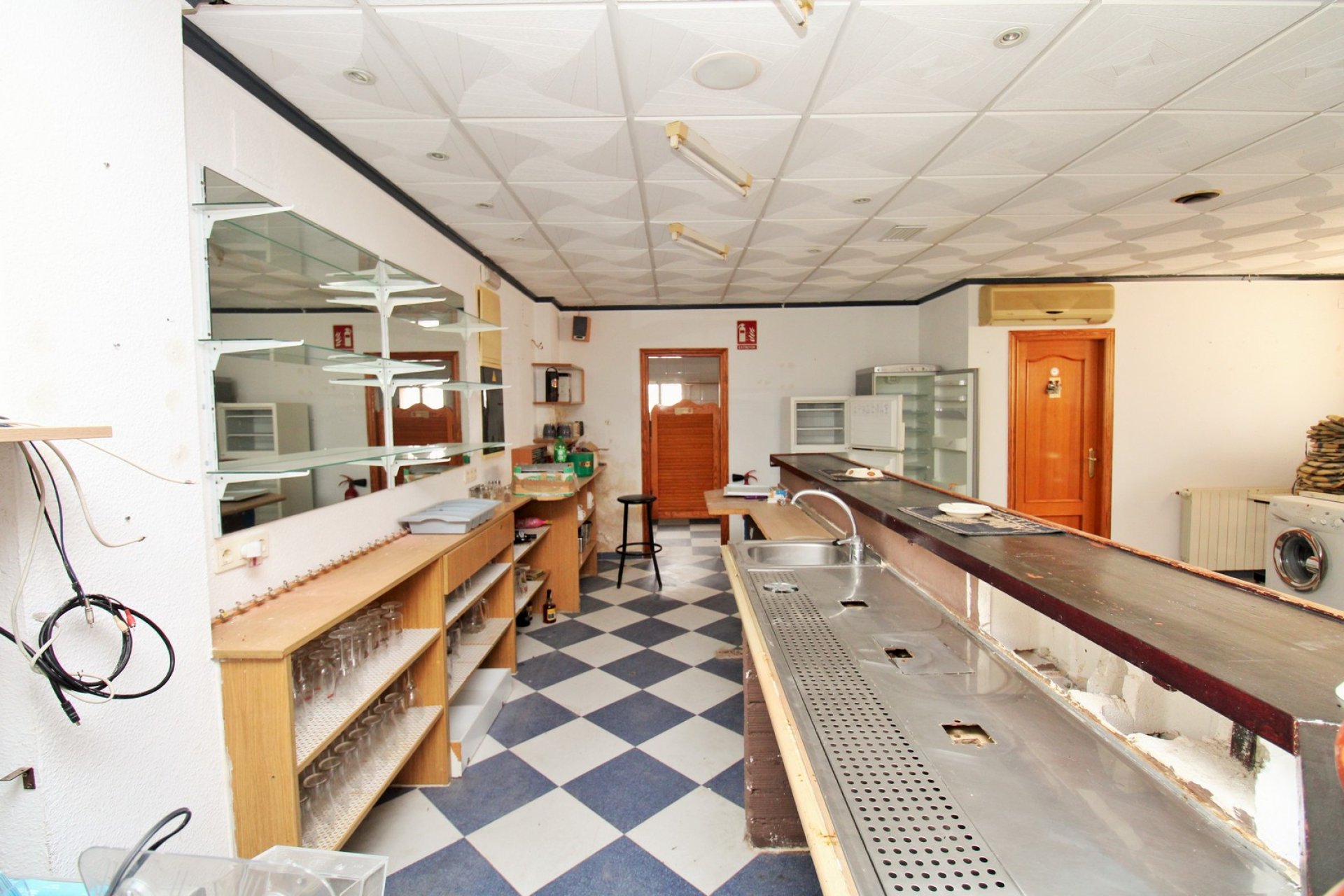 Reventa - Commercial Unit -
Villamartin - Villamartín