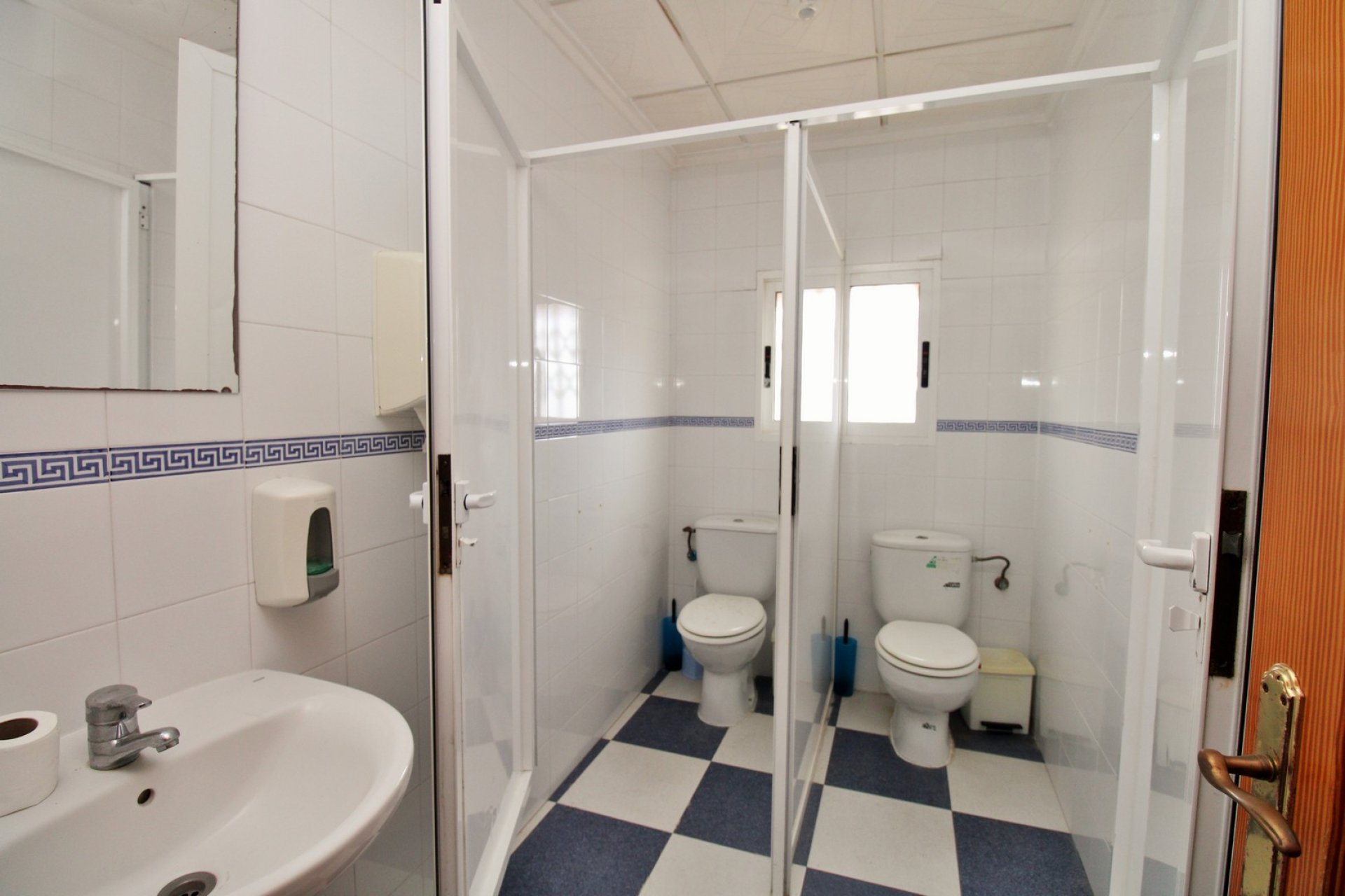 Reventa - Commercial Unit -
Villamartin - Villamartín