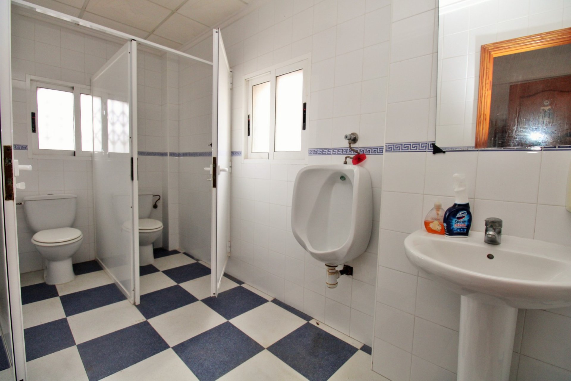 Reventa - Commercial Unit -
Villamartin - Villamartín