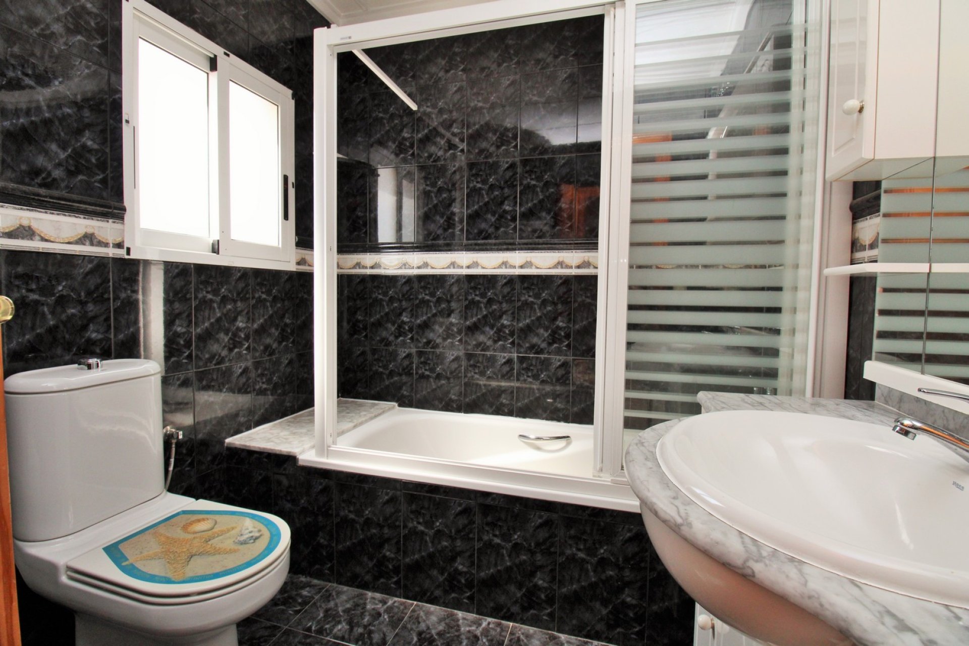 Reventa - Commercial Unit -
Villamartin - Villamartín