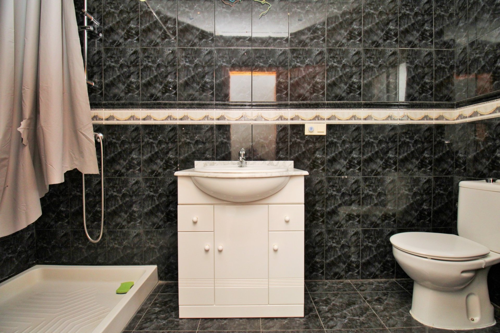 Reventa - Commercial Unit -
Villamartin - Villamartín