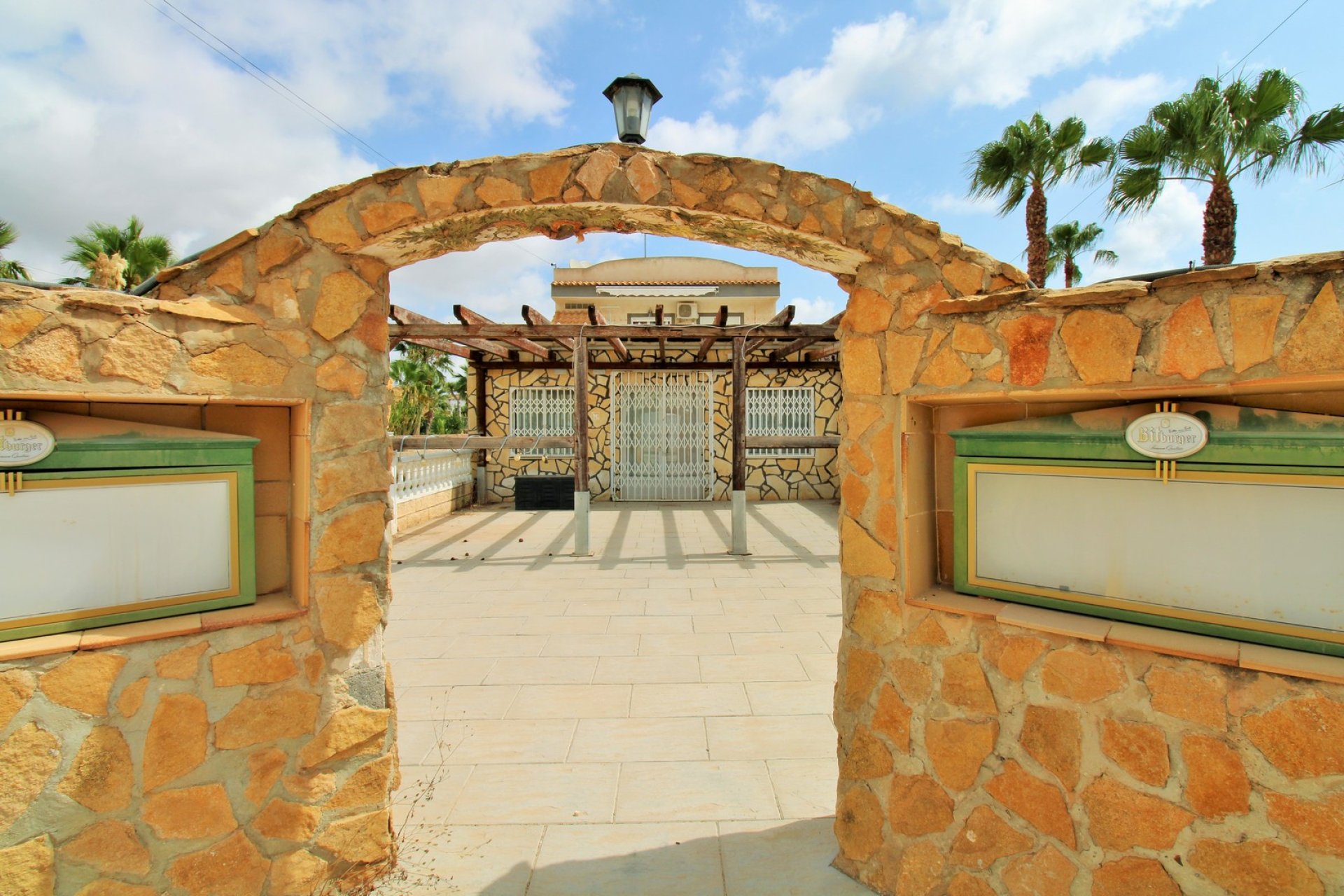 Reventa - Commercial Unit -
Villamartin - Villamartín