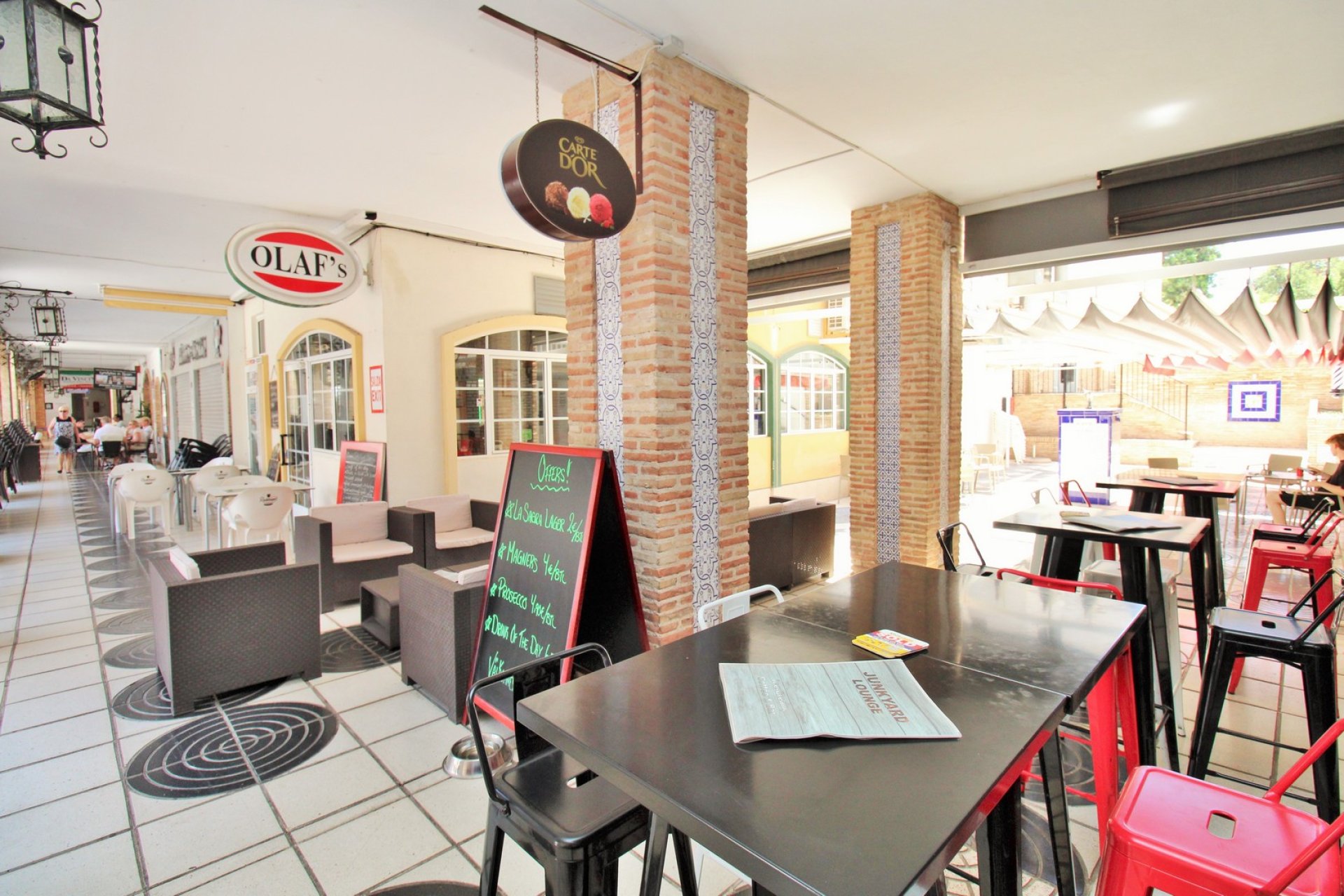 Reventa - Commercial Unit -
Villamartin - Villamartín