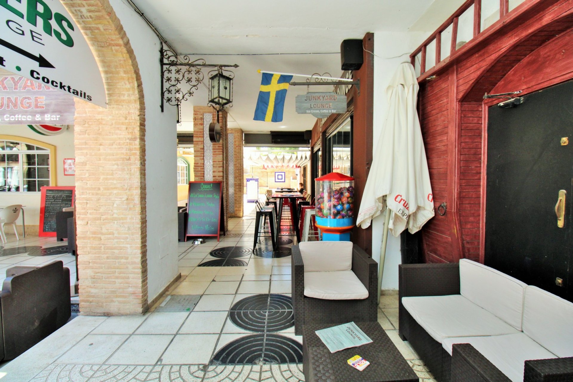 Reventa - Commercial Unit -
Villamartin - Villamartín