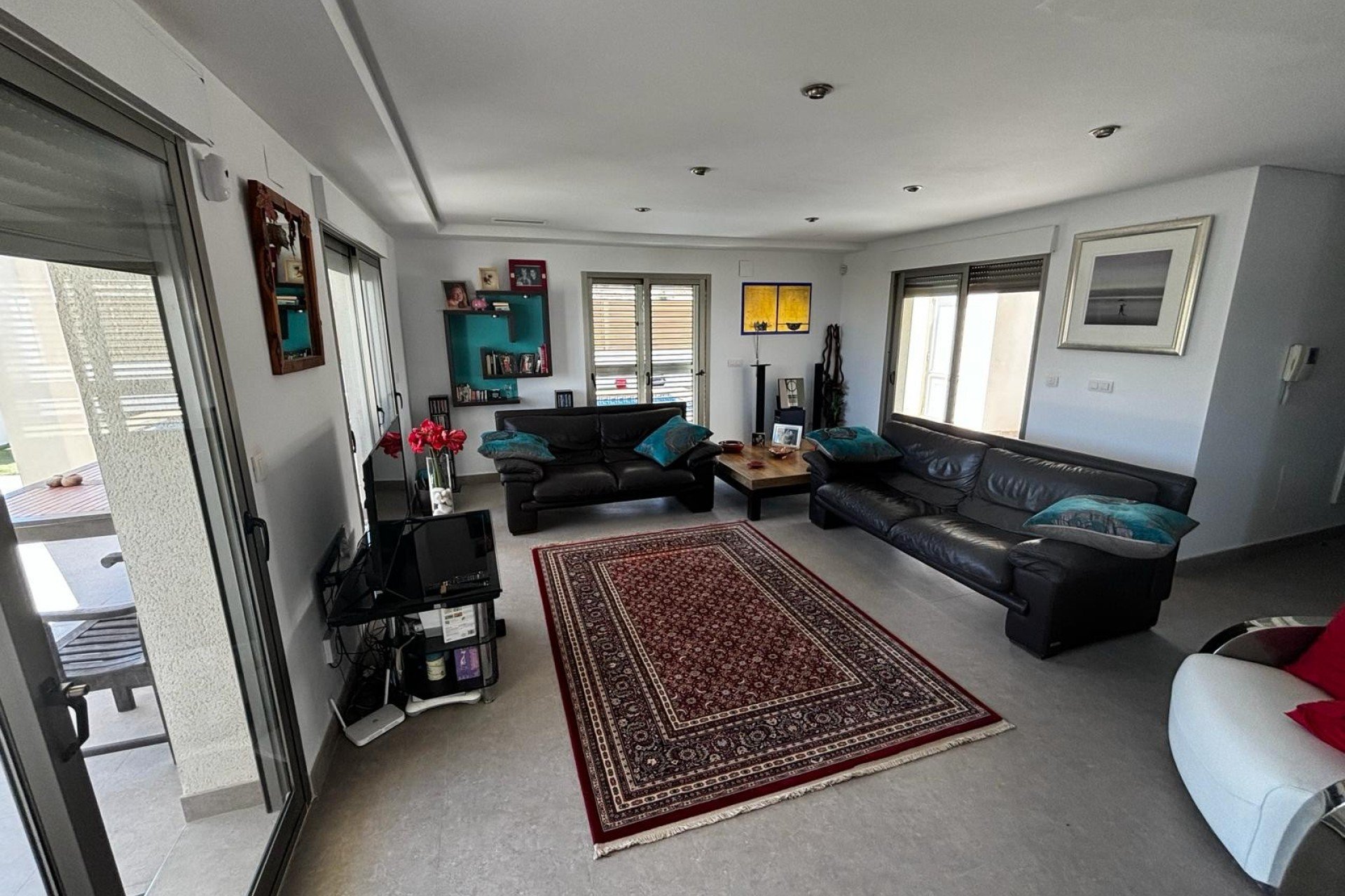 Reventa - Detached villa -
Cox