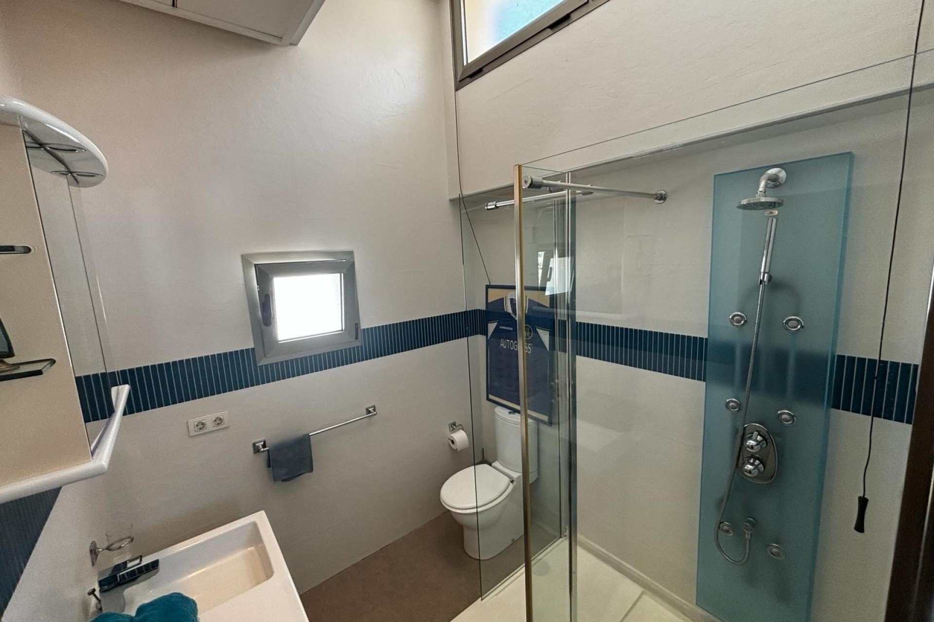 Reventa - Detached villa -
Cox